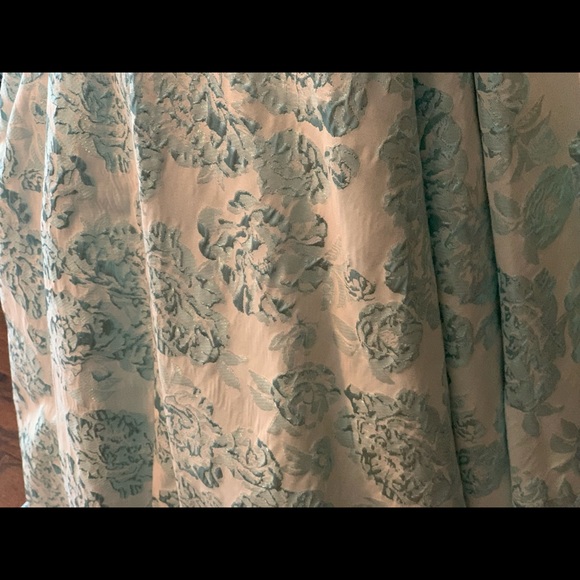 Formal Dress - Picture 6 of 9